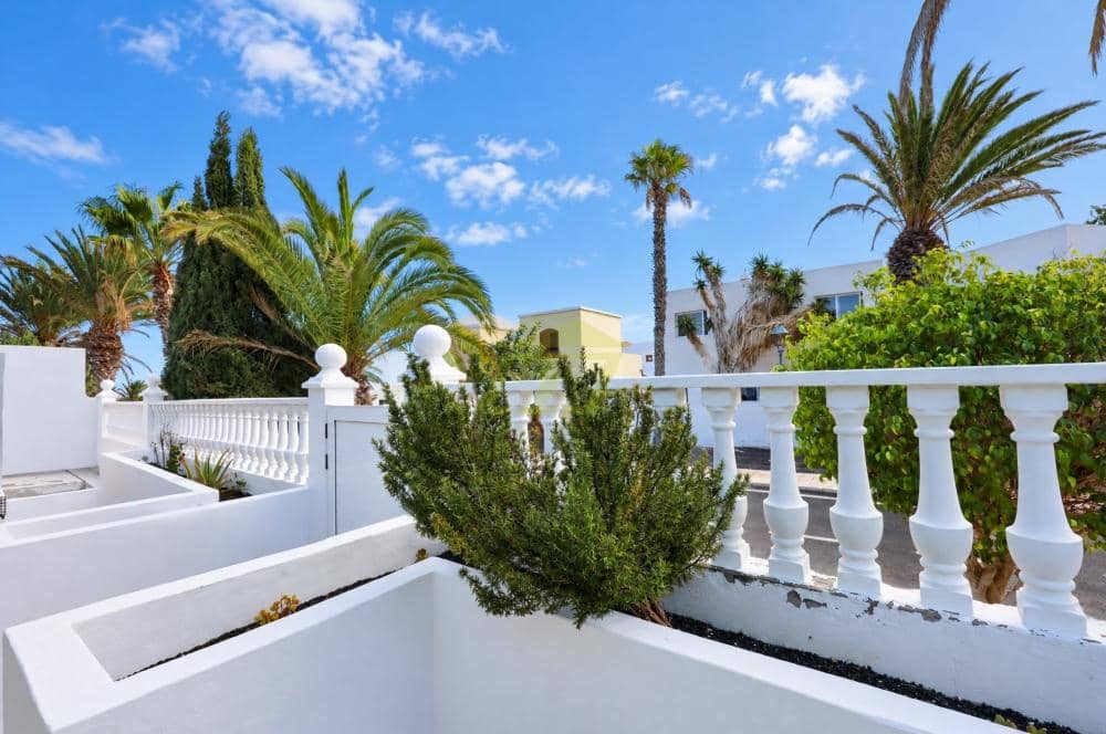 5 soverom Villa til salgs i Costa Teguise med garasje - € 595 000 (Ref: 10173125)