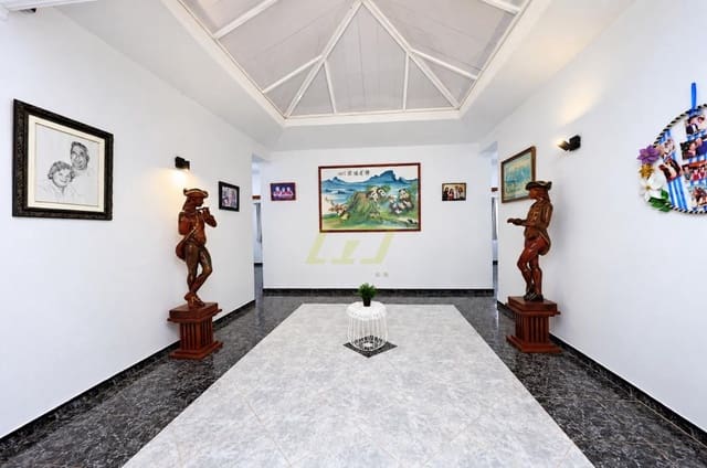 5 soverom Villa til salgs i Costa Teguise, Teguise med garasje - € 595 000 (Ref: 10173125)