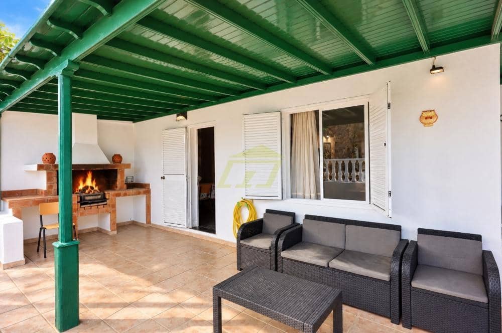 5 soverom Villa til salgs i Costa Teguise med garasje - € 595 000 (Ref: 10173125)