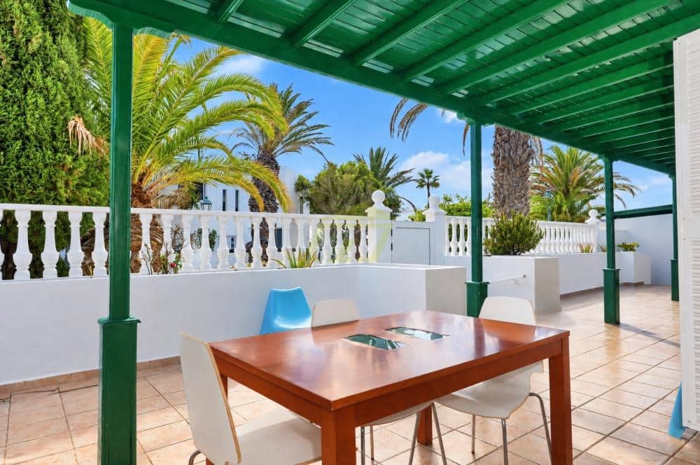 5 soverom Villa til salgs i Costa Teguise med garasje - € 595 000 (Ref: 10173125)