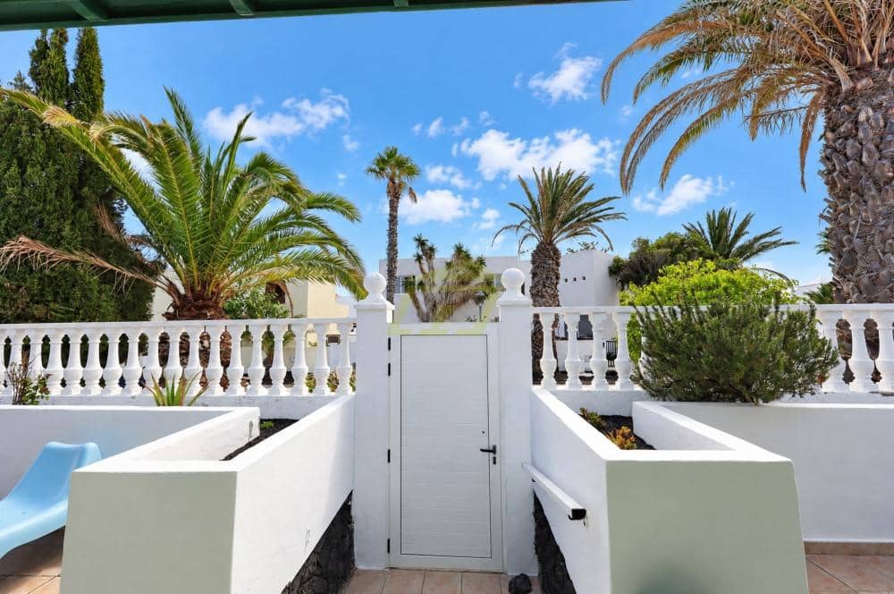 5 soverom Villa til salgs i Costa Teguise med garasje - € 595 000 (Ref: 10173125)
