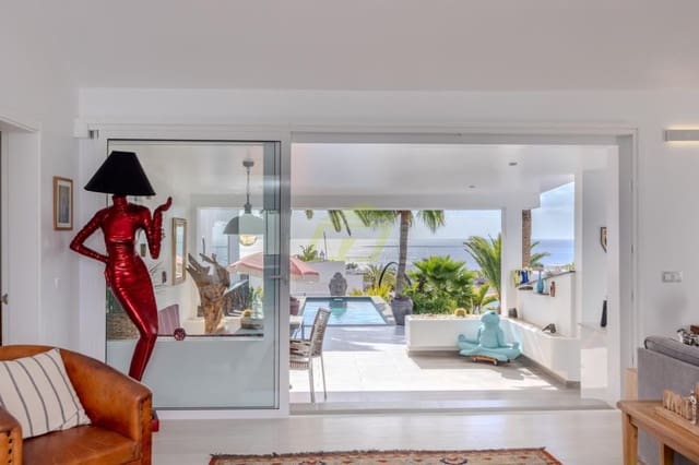 4 soverom Villa til salgs i Puerto Calero, Yaiza med svømmebasseng garasje - € 1 399 950 (Ref: 10173126)