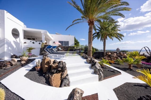 4 soverom Villa til salgs i Puerto Calero, Yaiza med svømmebasseng garasje - € 1 399 950 (Ref: 10173126)
