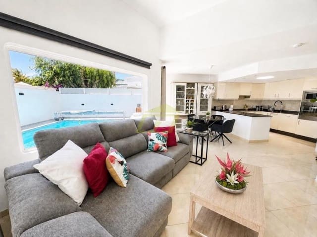 3 camera da letto Bungalow in vendita in Costa Teguise, Teguise con piscina - 775.000 € (Rif: 10179773)