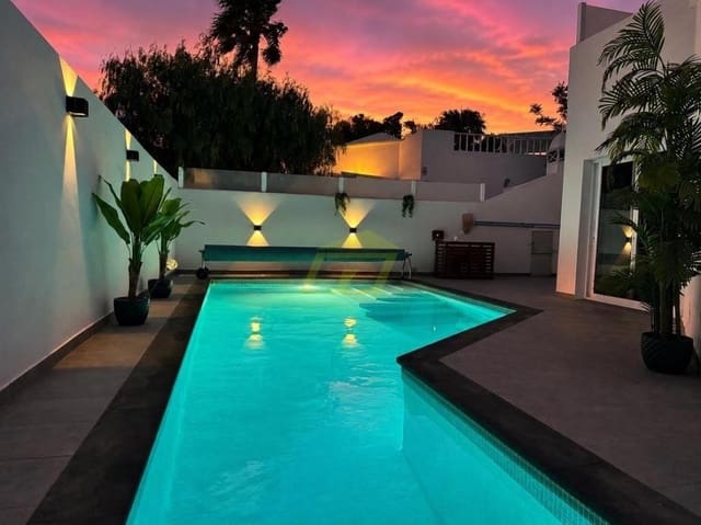3 camera da letto Bungalow in vendita in Costa Teguise, Teguise con piscina - 775.000 € (Rif: 10179773)