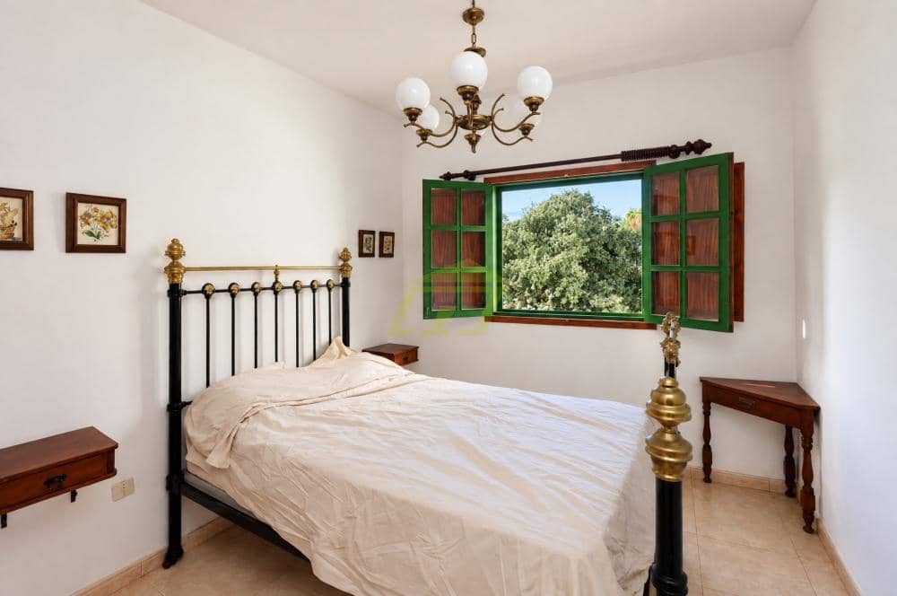 Chalet de 2 habitaciones en Yaiza en venta con piscina garaje - 575.000 € (Ref: 10179774)