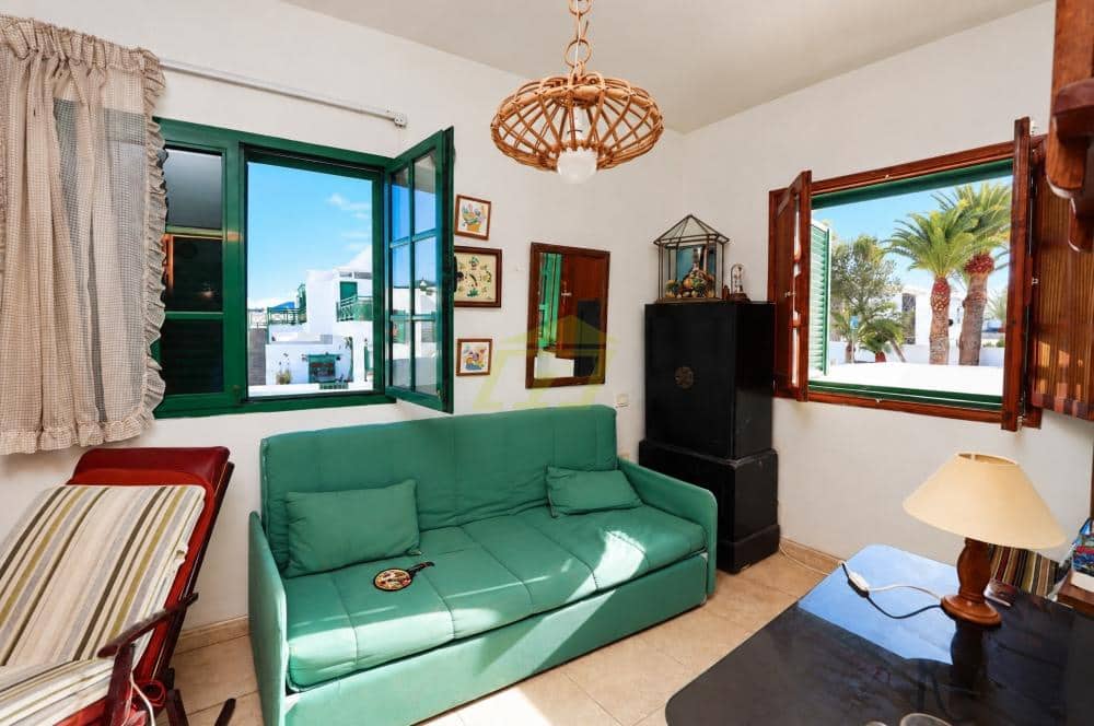 Chalet de 2 habitaciones en Yaiza en venta con piscina garaje - 575.000 € (Ref: 10179774)