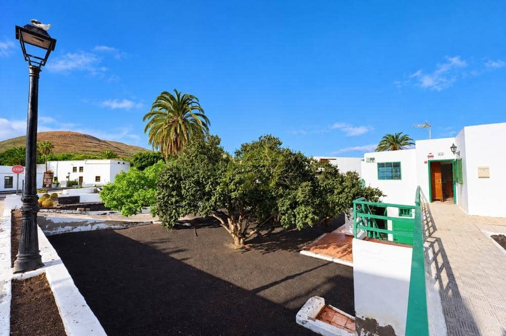 Chalet de 2 habitaciones en Yaiza en venta con piscina garaje - 575.000 € (Ref: 10179774)