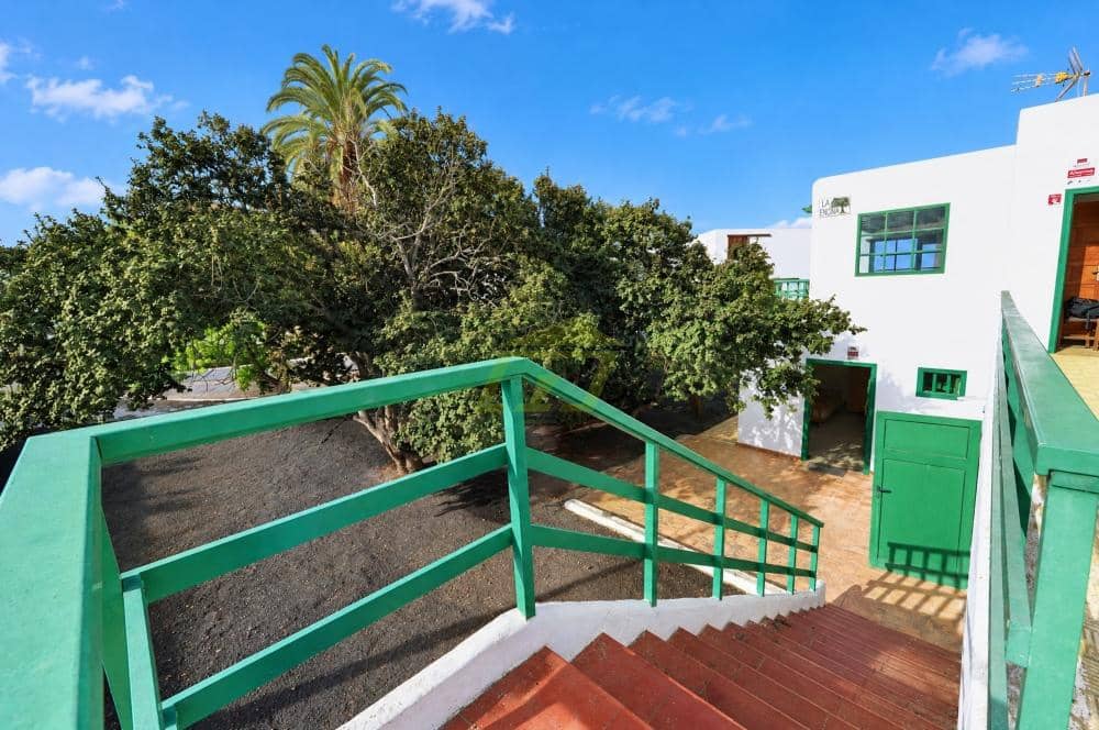 Chalet de 2 habitaciones en Yaiza en venta con piscina garaje - 575.000 € (Ref: 10179774)