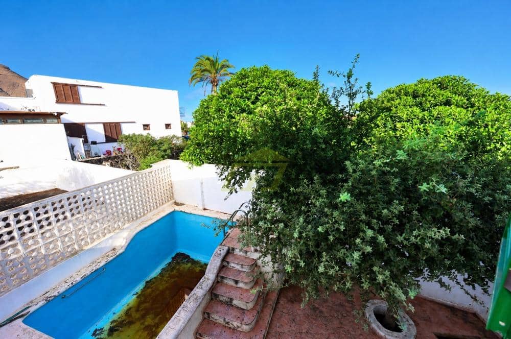 Chalet de 2 habitaciones en Yaiza en venta con piscina garaje - 575.000 € (Ref: 10179774)