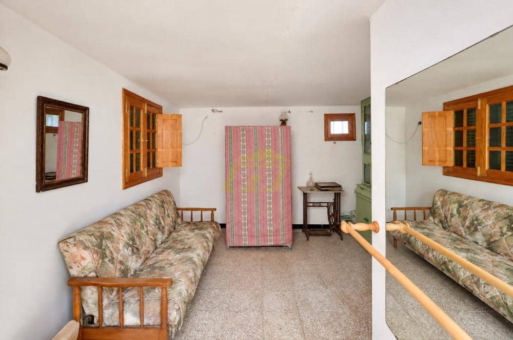 Chalet de 2 habitaciones en Yaiza en venta con piscina garaje - 575.000 € (Ref: 10179774)