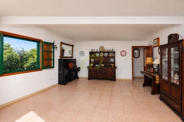 Chalet de 2 habitaciones en Yaiza en venta con piscina garaje - 575.000 € (Ref: 10179774)
