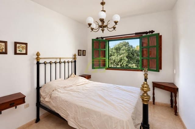 Chalet de 2 habitaciones en Yaiza en venta con piscina garaje - 575.000 € (Ref: 10179774)