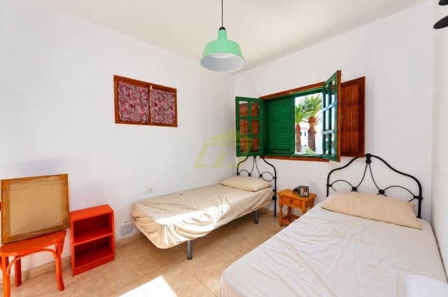 Chalet de 2 habitaciones en Yaiza en venta con piscina garaje - 575.000 € (Ref: 10179774)