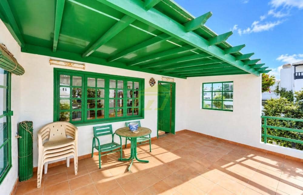 Chalet de 2 habitaciones en Yaiza en venta con piscina garaje - 575.000 € (Ref: 10179774)