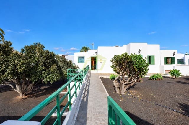 Chalet de 2 habitaciones en Yaiza en venta con piscina garaje - 575.000 € (Ref: 10179774)