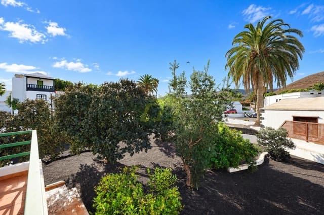 Chalet de 2 habitaciones en Yaiza en venta con piscina garaje - 575.000 € (Ref: 10179774)