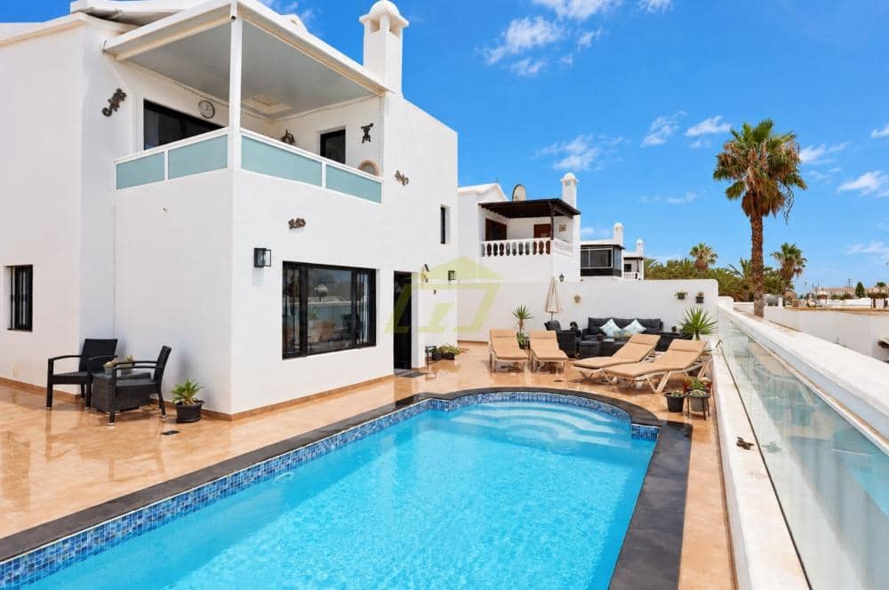 2 sovrum Villa till salu i Puerto del Carmen med pool - 595 000 € (Ref: 10182432)