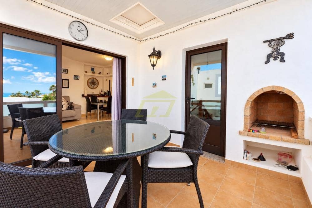 2 sovrum Villa till salu i Puerto del Carmen med pool - 595 000 € (Ref: 10182432)