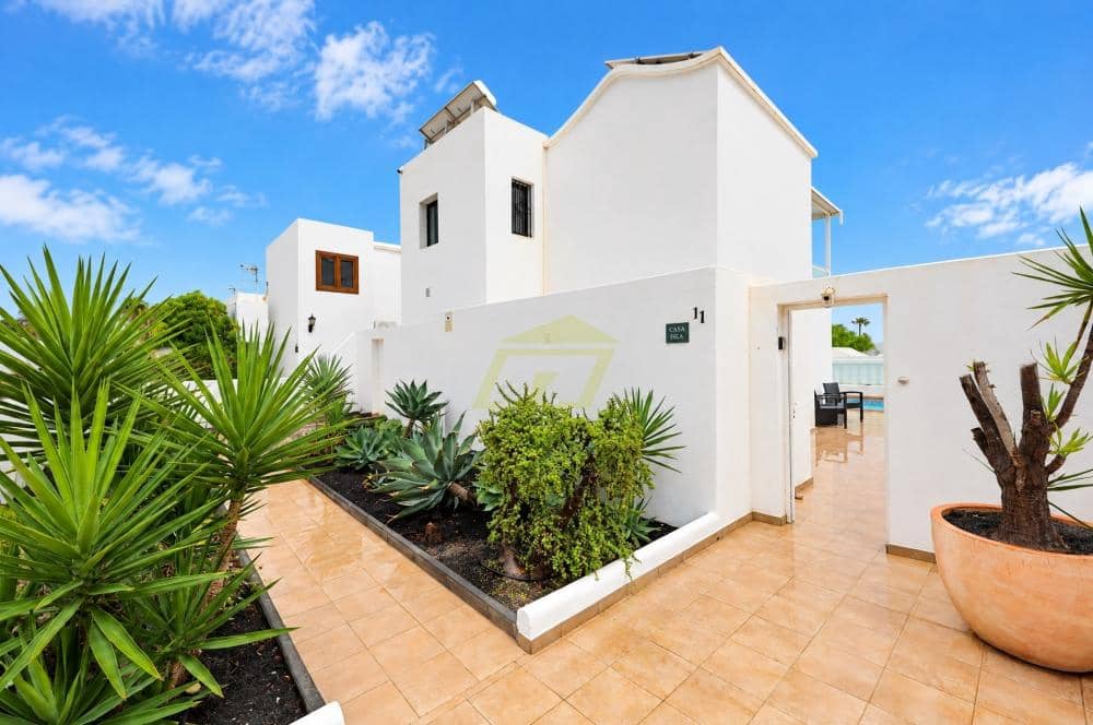 2 sovrum Villa till salu i Puerto del Carmen med pool - 595 000 € (Ref: 10182432)