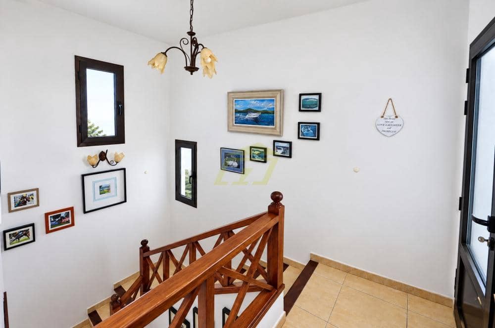 2 sovrum Villa till salu i Puerto del Carmen med pool - 595 000 € (Ref: 10182432)