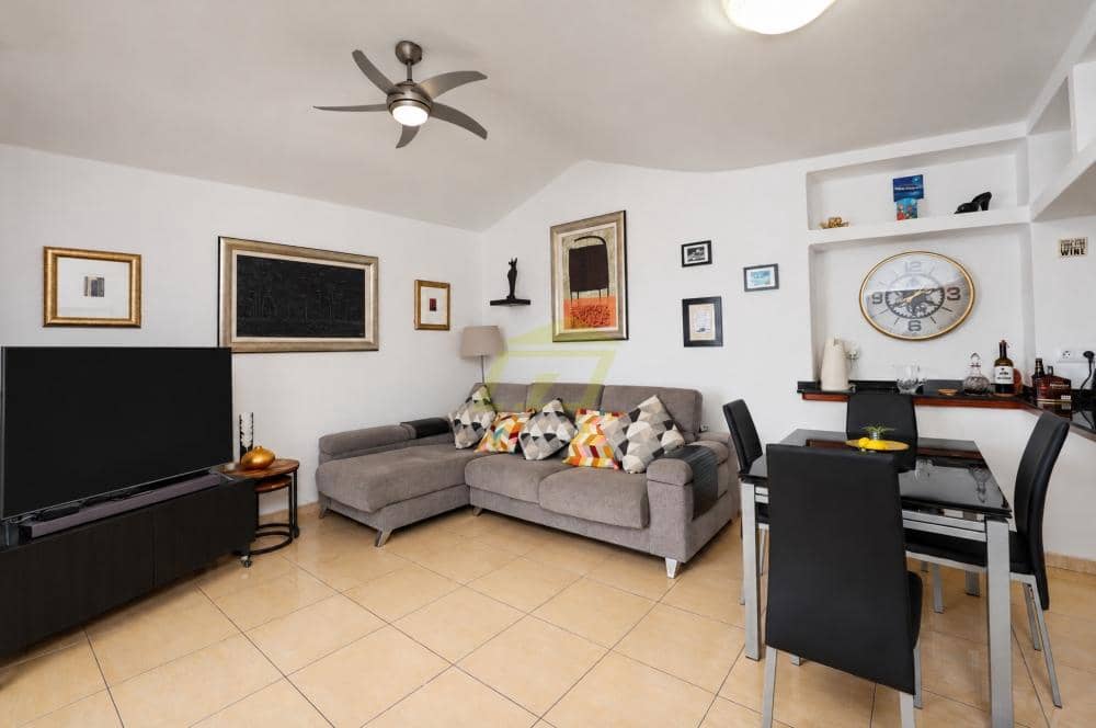 2 sovrum Villa till salu i Puerto del Carmen med pool - 595 000 € (Ref: 10182432)