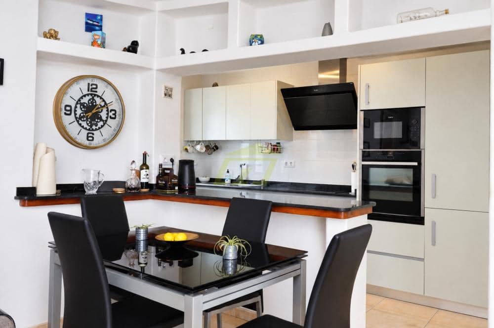 2 sovrum Villa till salu i Puerto del Carmen med pool - 595 000 € (Ref: 10182432)