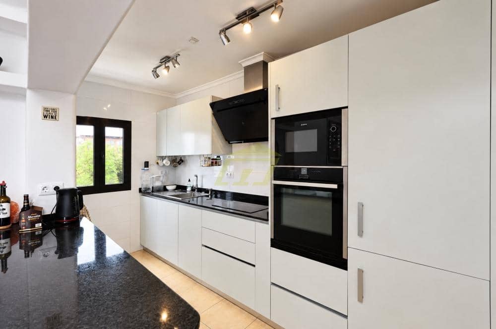 2 sovrum Villa till salu i Puerto del Carmen med pool - 595 000 € (Ref: 10182432)