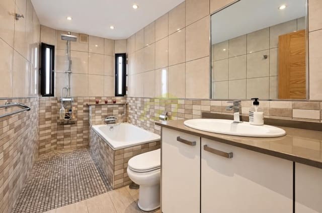 2 sovrum Villa till salu i Puerto del Carmen, Tías med pool - 595 000 € (Ref: 10182432)