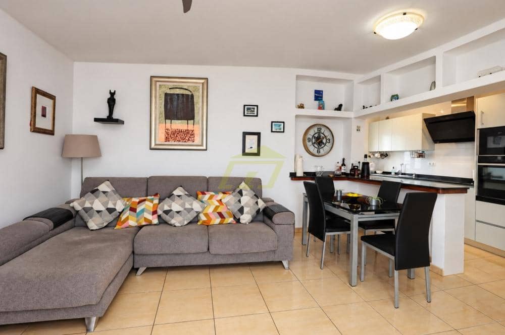 2 sovrum Villa till salu i Puerto del Carmen med pool - 595 000 € (Ref: 10182432)