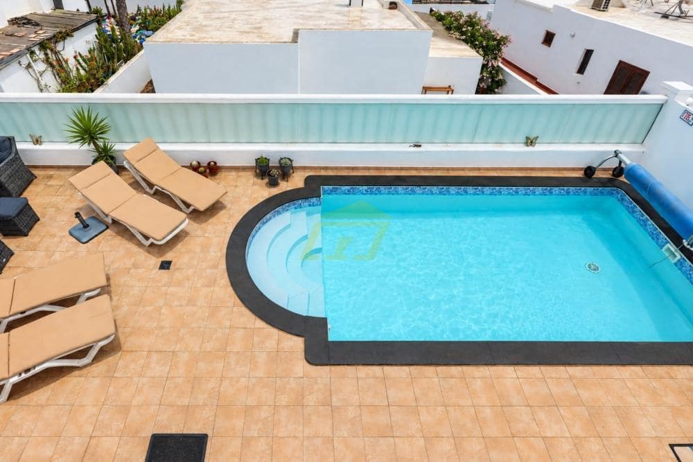 2 sovrum Villa till salu i Puerto del Carmen med pool - 595 000 € (Ref: 10182432)