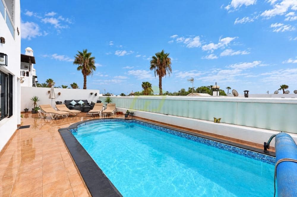 2 sovrum Villa till salu i Puerto del Carmen med pool - 595 000 € (Ref: 10182432)