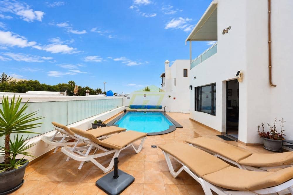 2 sovrum Villa till salu i Puerto del Carmen med pool - 595 000 € (Ref: 10182432)