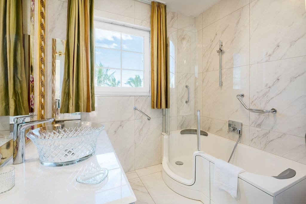 4 soveværelse Villa til salg i Puerto Calero med swimmingpool - € 2.400.000 (Ref: 6532395)