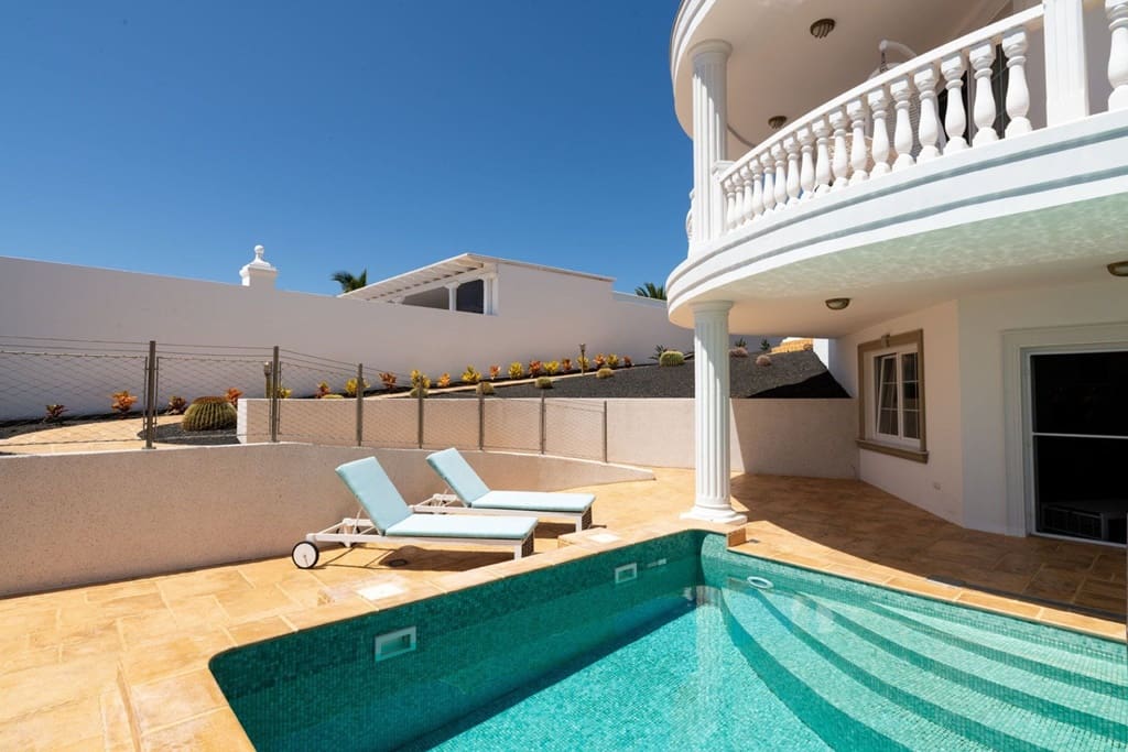 4 soveværelse Villa til salg i Puerto Calero med swimmingpool - € 2.400.000 (Ref: 6532395)