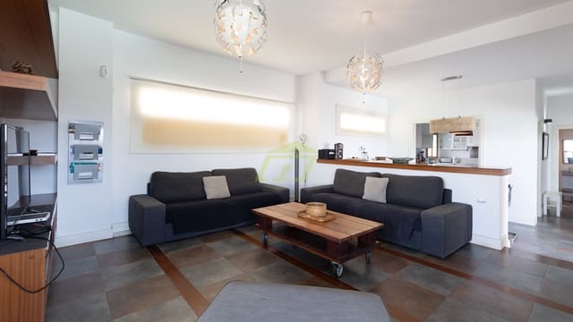 5 soverom Villa til salgs i Puerto Calero, Yaiza med svømmebasseng garasje - € 1 200 000 (Ref: 7739763)