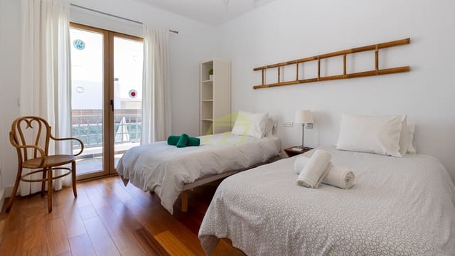 5 soverom Villa til salgs i Puerto Calero, Yaiza med svømmebasseng garasje - € 1 200 000 (Ref: 7739763)