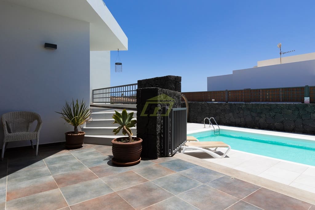 5 soveværelse Villa til salg i Puerto Calero med swimmingpool garage - € 1.200.000 (Ref: 7739763)