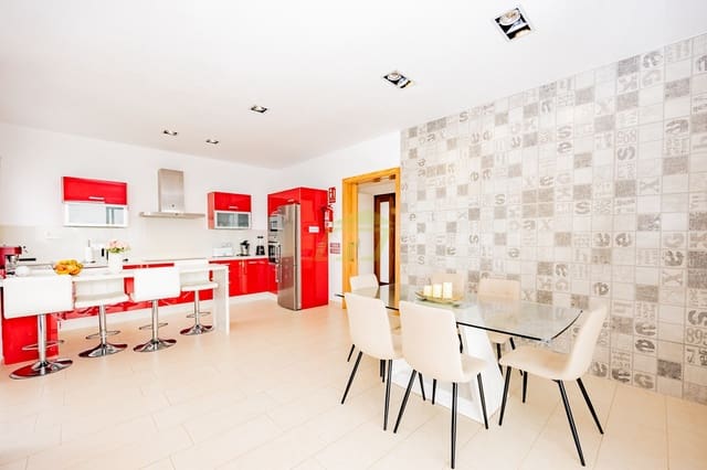 3 soveværelse Villa til salg i Tías med swimmingpool garage - € 1.240.000 (Ref: 7870683)