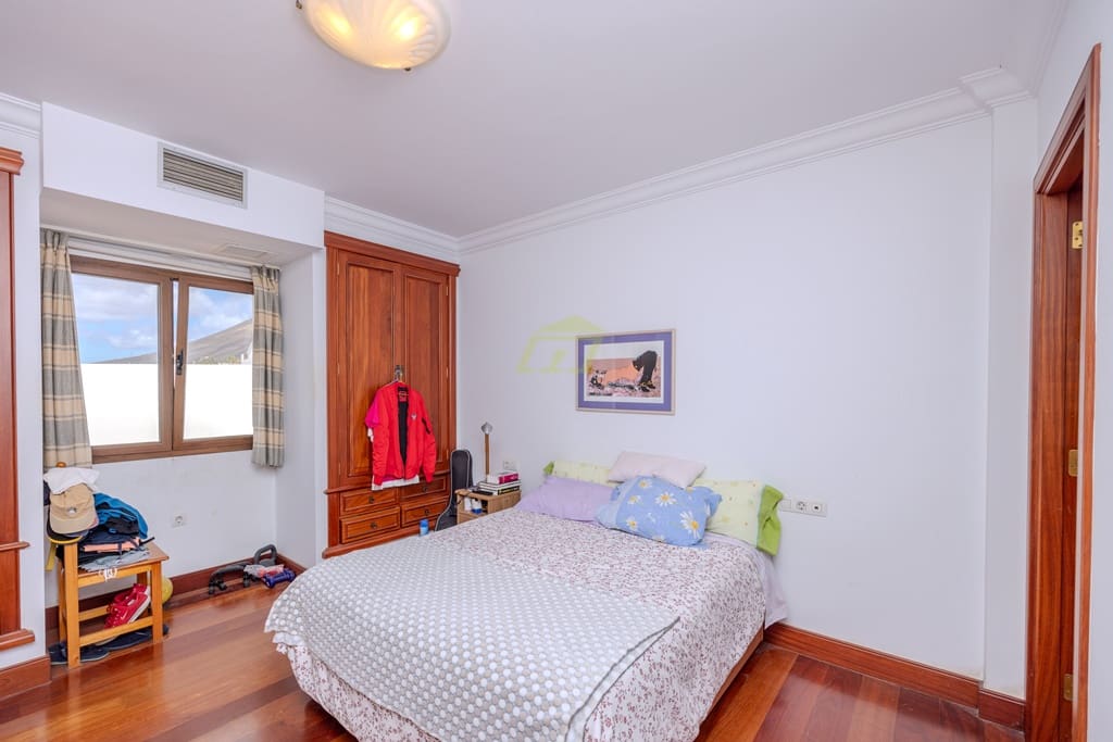 4 soverom Villa til salgs i Macher med svømmebasseng garasje - € 1 050 000 (Ref: 8326683)