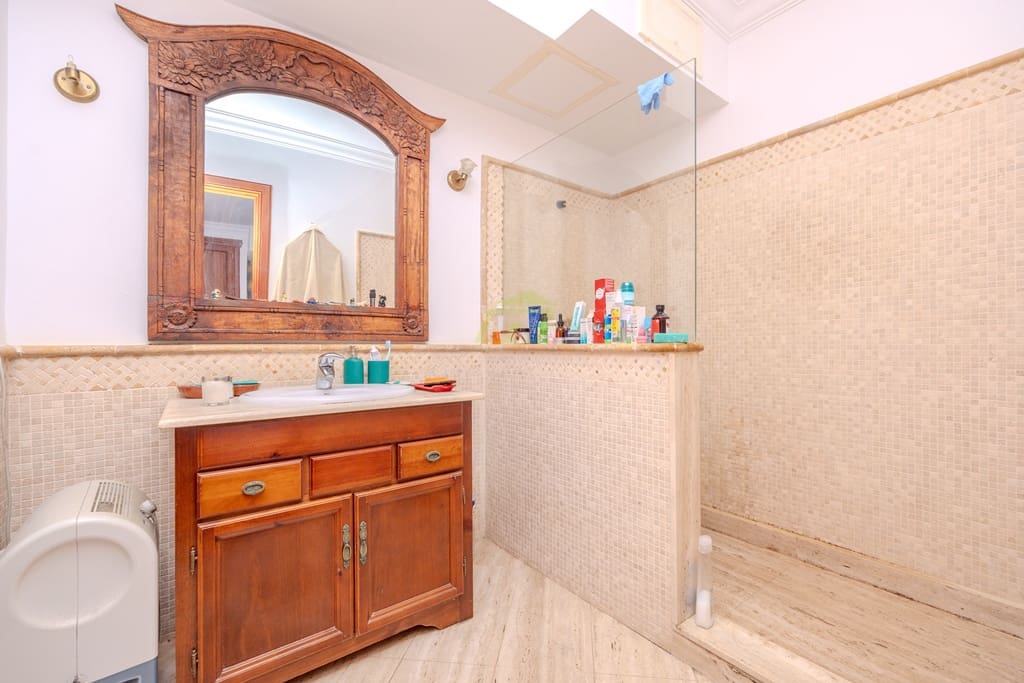 4 soverom Villa til salgs i Macher med svømmebasseng garasje - € 1 050 000 (Ref: 8326683)