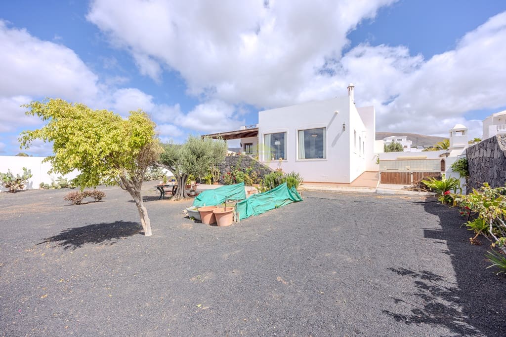 4 soverom Villa til salgs i Macher med svømmebasseng garasje - € 1 050 000 (Ref: 8326683)