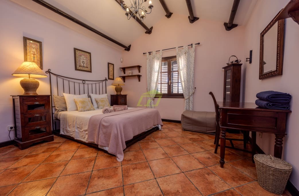 4 soveværelse Villa til salg i Costa Teguise med swimmingpool garage - € 895.000 (Ref: 8405829)