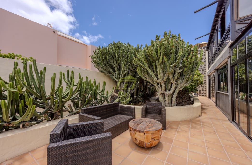 4 soveværelse Villa til salg i Costa Teguise med swimmingpool garage - € 895.000 (Ref: 8405829)