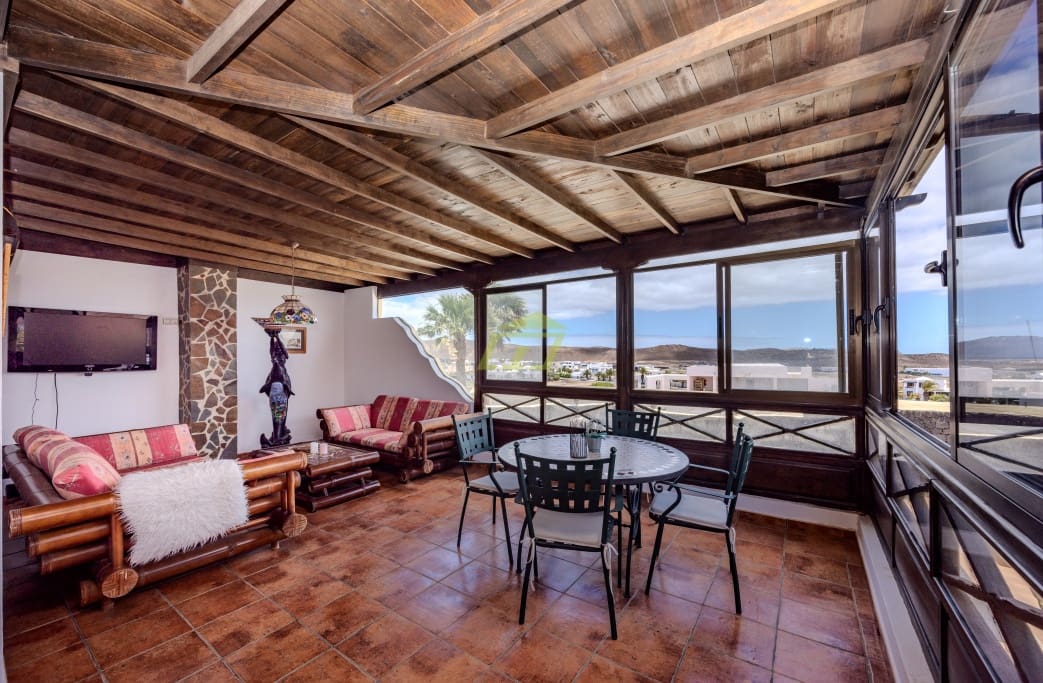 4 soveværelse Villa til salg i Costa Teguise med swimmingpool garage - € 895.000 (Ref: 8405829)