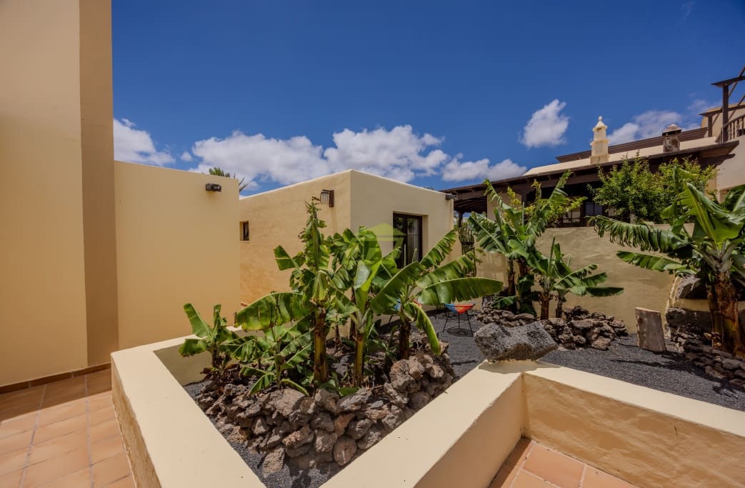 4 soveværelse Villa til salg i Costa Teguise med swimmingpool garage - € 895.000 (Ref: 8405829)