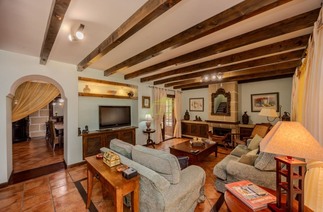 4 soveværelse Villa til salg i Costa Teguise med swimmingpool garage - € 895.000 (Ref: 8405829)