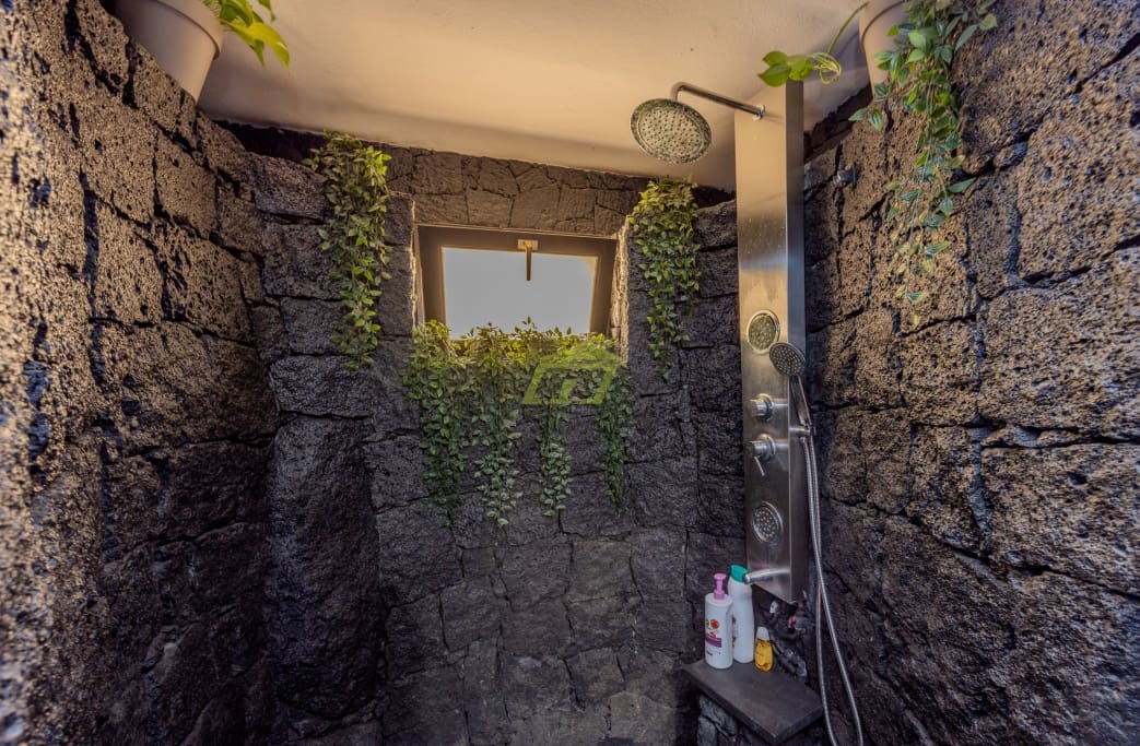 4 soveværelse Villa til salg i Costa Teguise med swimmingpool garage - € 895.000 (Ref: 8405829)