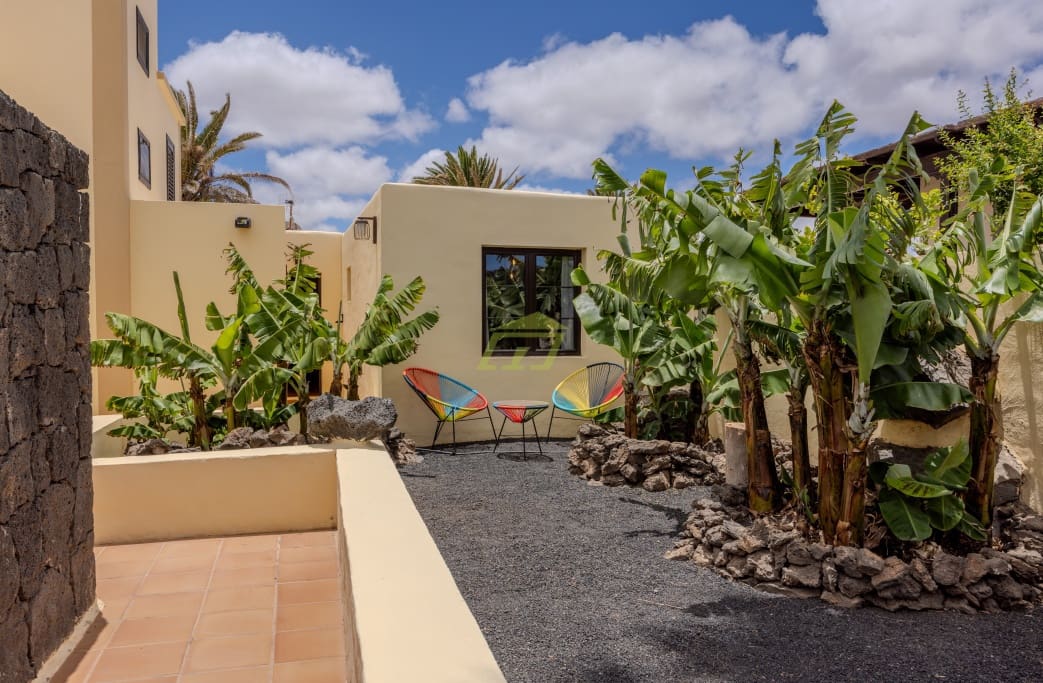 4 soveværelse Villa til salg i Costa Teguise med swimmingpool garage - € 895.000 (Ref: 8405829)