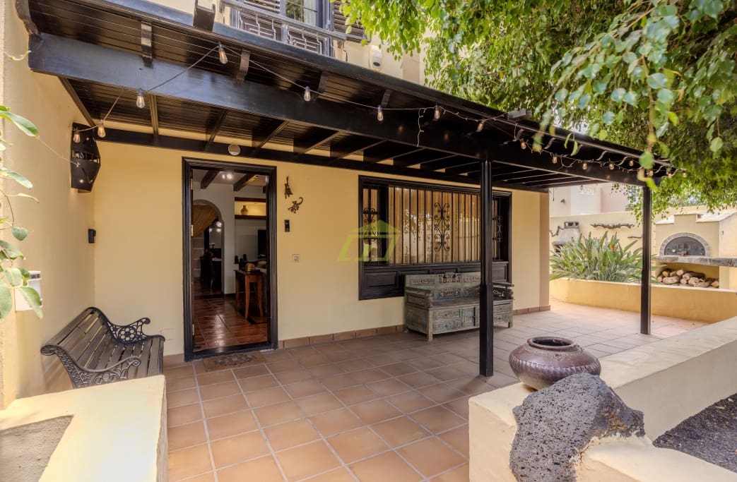 4 soveværelse Villa til salg i Costa Teguise med swimmingpool garage - € 895.000 (Ref: 8405829)